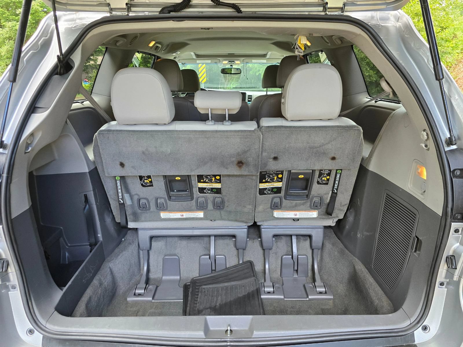 Used 2015 Toyota Sienna XLE w/ XLE Navigation Package FWD image 5