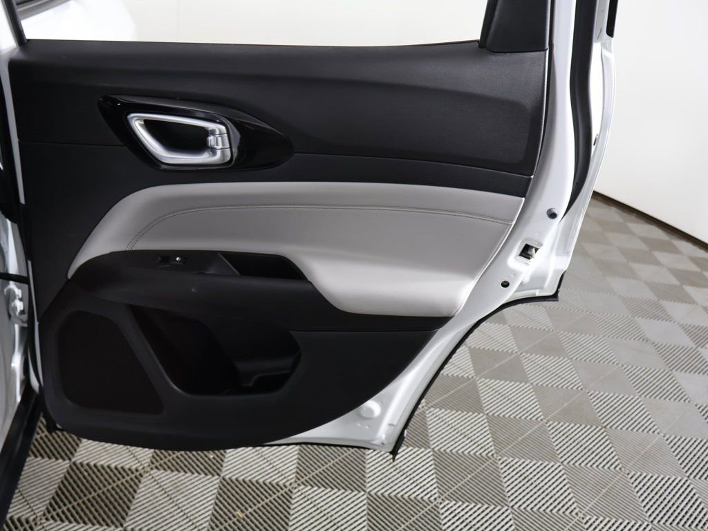 Used 2022 Jeep Compass Limited image 24