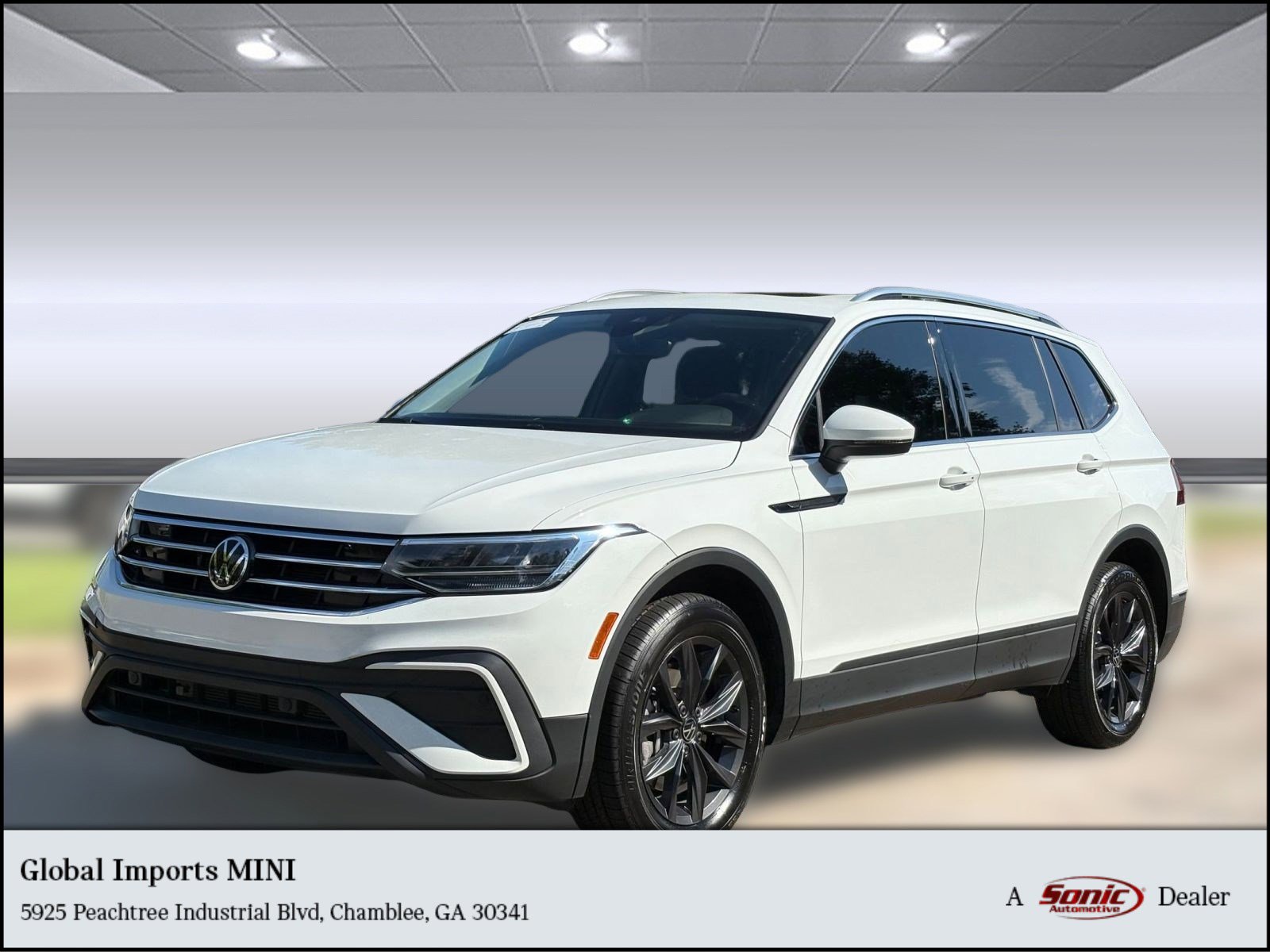 Used 2022 Volkswagen Tiguan SE w/ Panoramic Sunroof Package