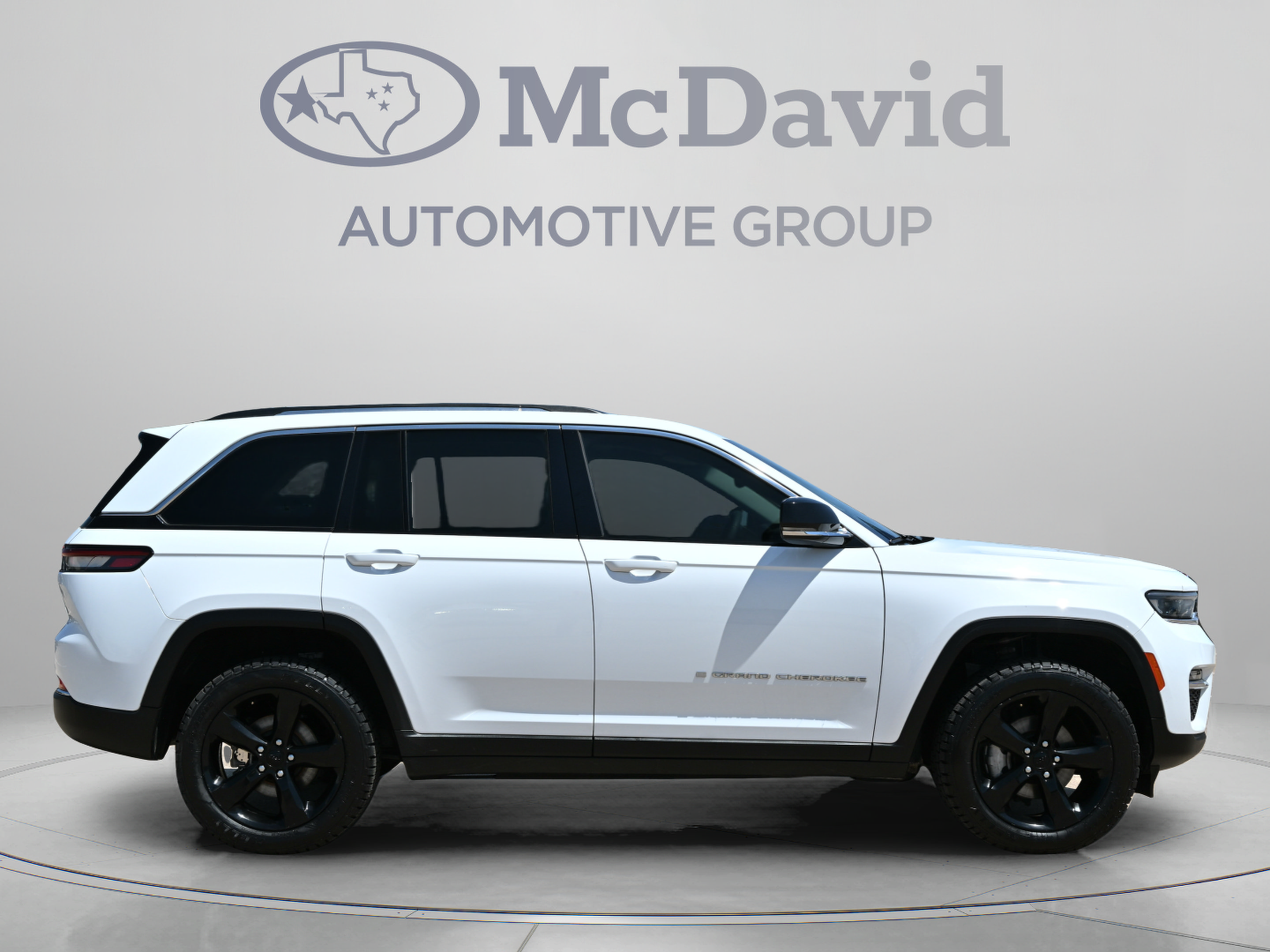 Used 2023 Jeep Grand Cherokee Limited AWD/4WD image 7