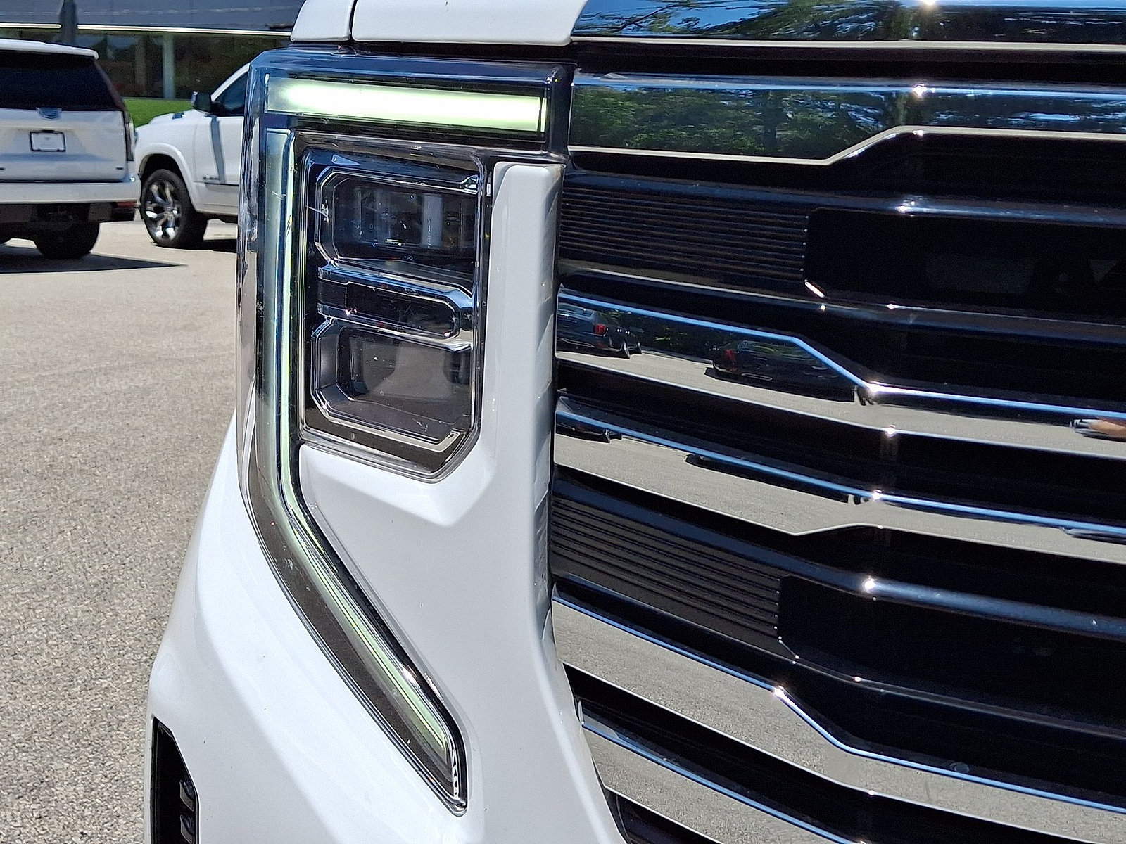 Used 2022 GMC Sierra 1500 SLT w/ SLT Premium Plus Package AWD/4WD image 27
