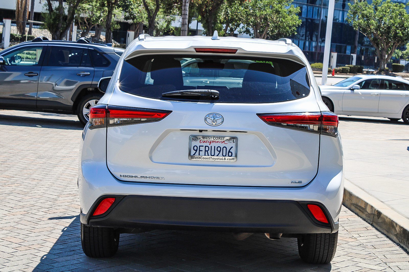 Used 2023 Toyota Highlander XLE FWD image 8