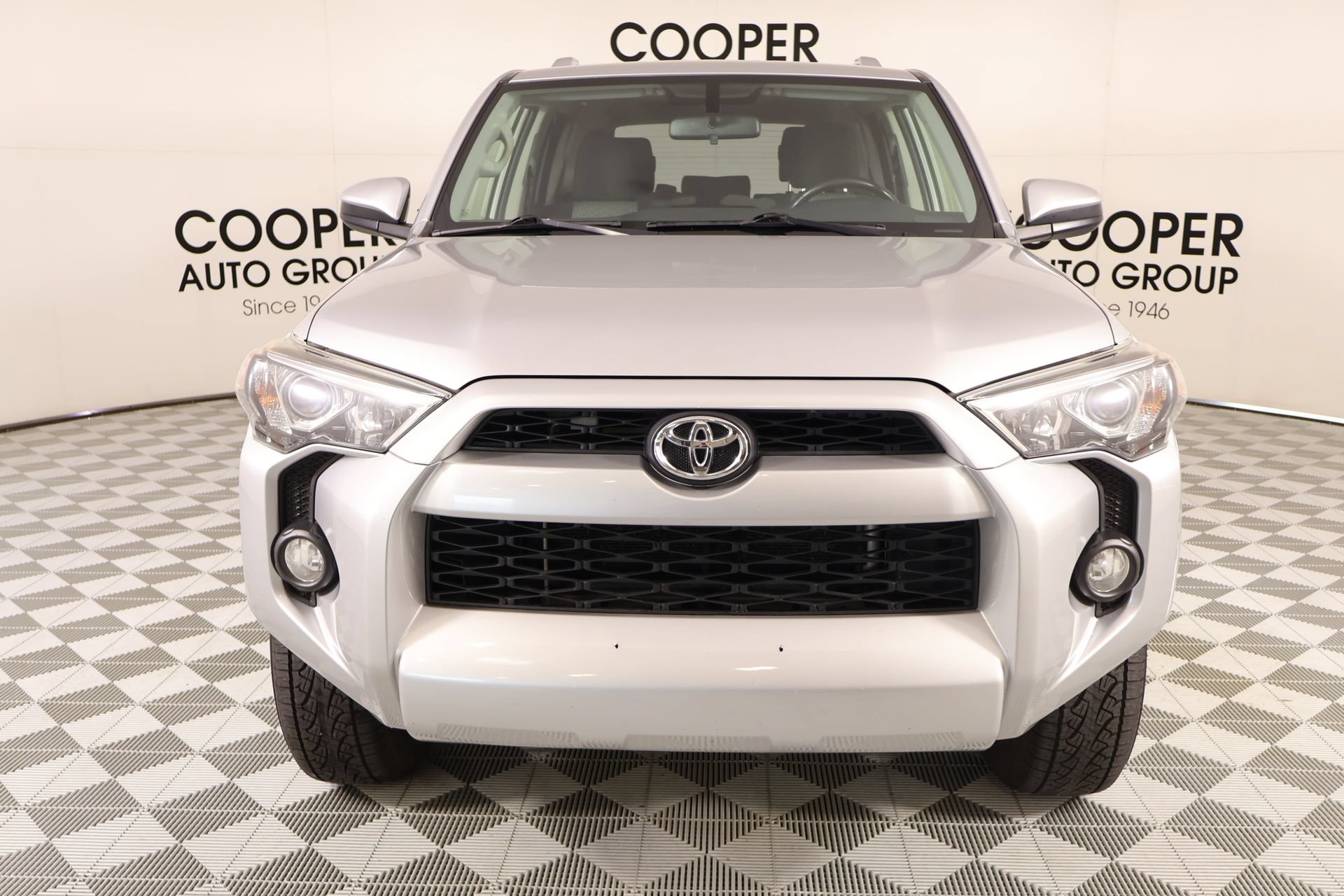 Used 2016 Toyota 4Runner SR5 AWD/4WD image 9