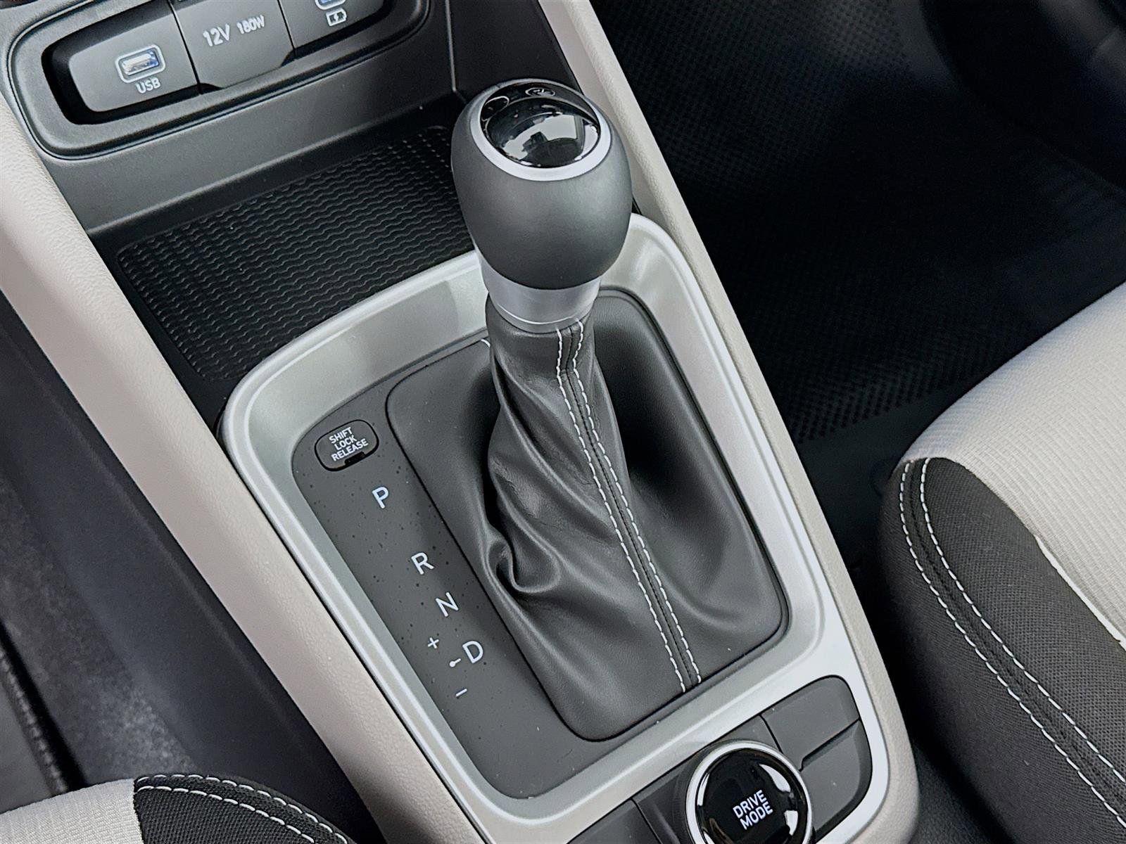 New 2025 Hyundai Venue SEL image 18