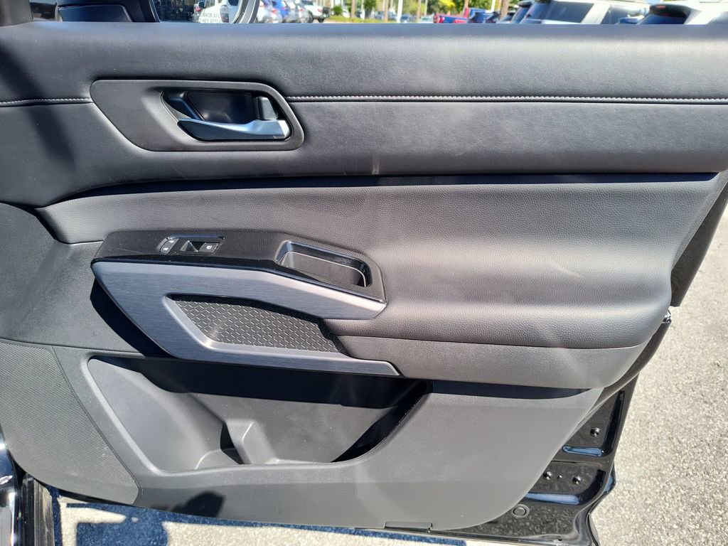 Used 2024 Nissan Pathfinder SL image 26