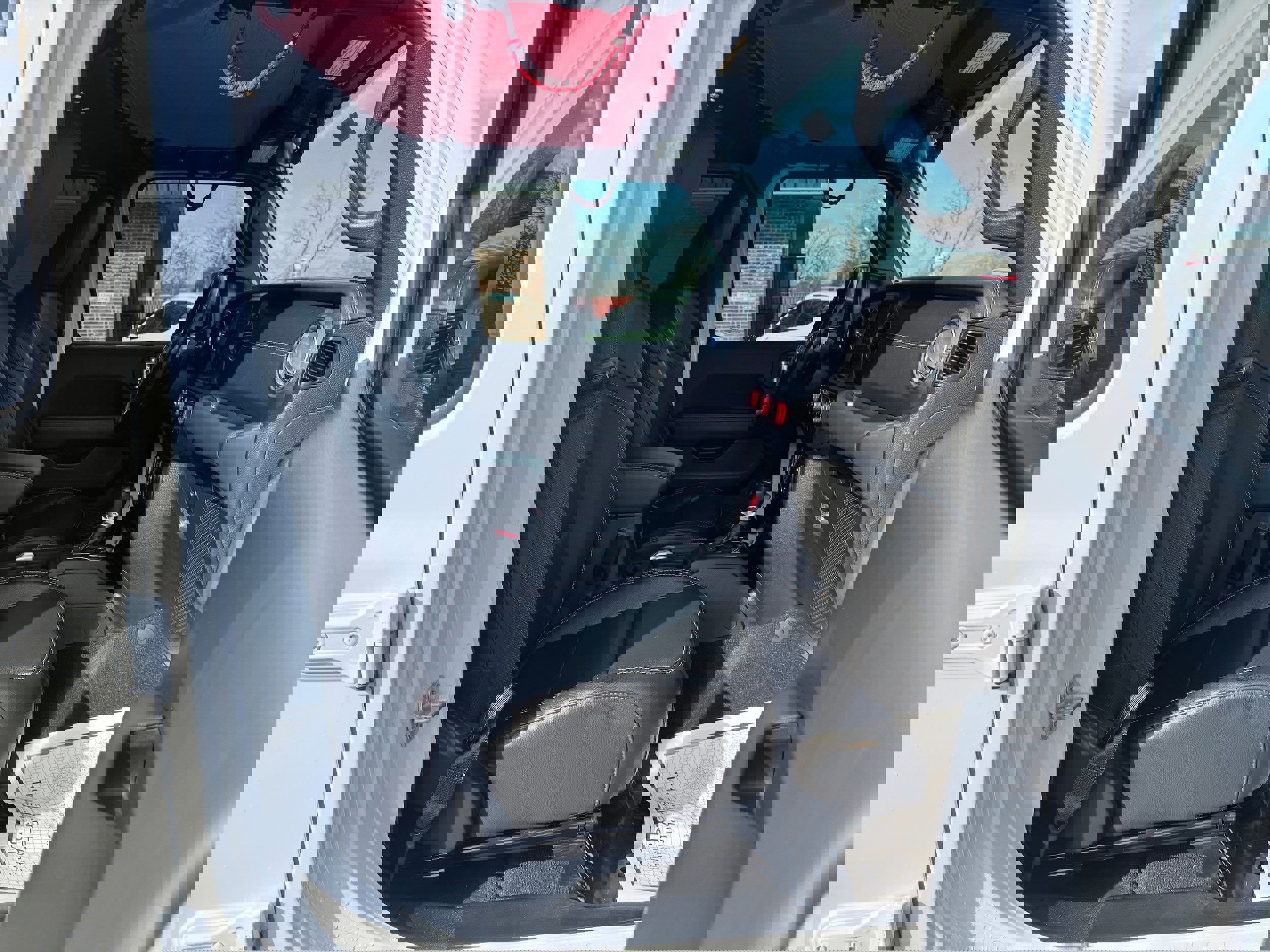 Used 2020 Jeep Wrangler Unlimited Sahara image 17