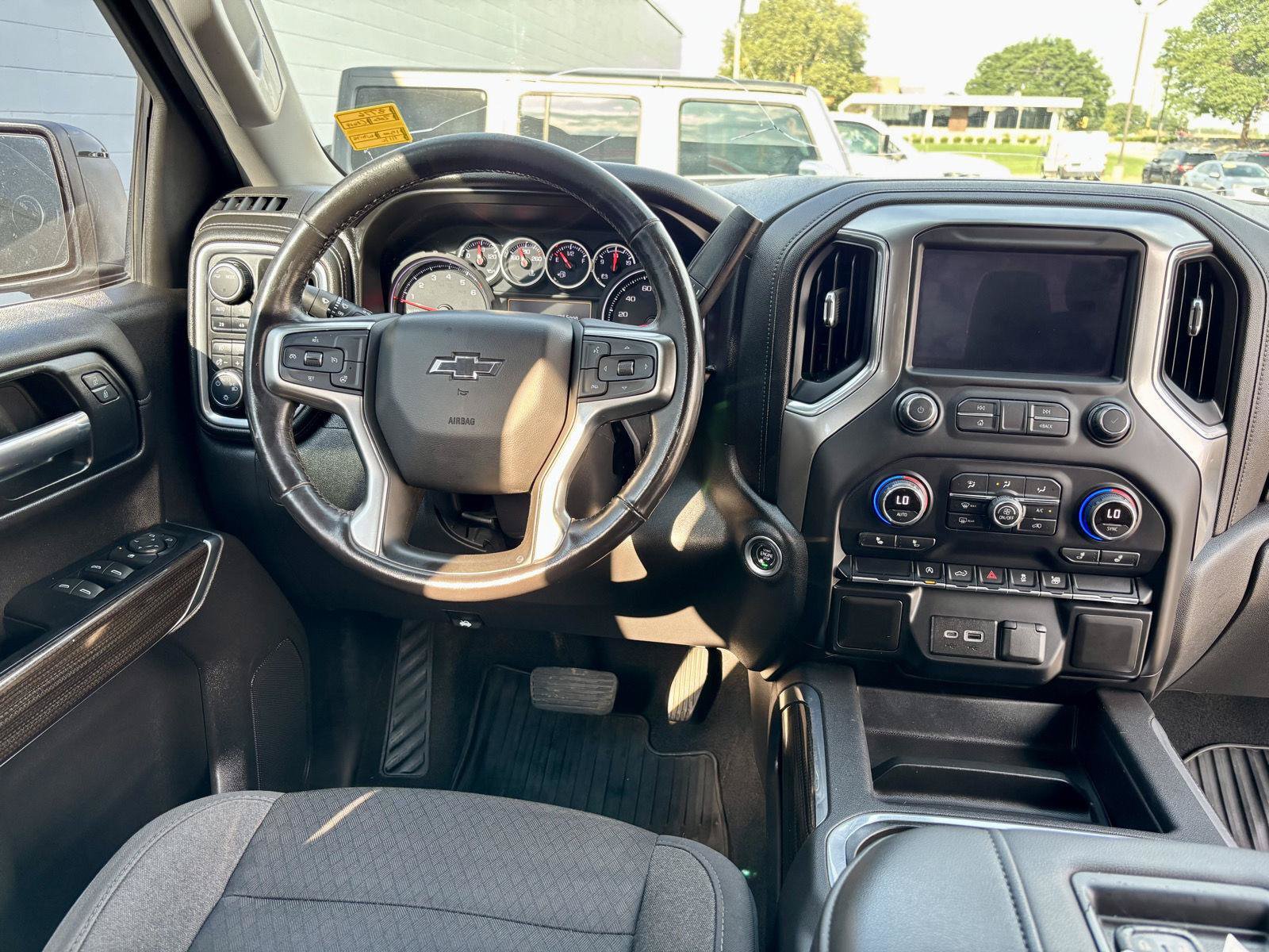 Used 2020 Chevrolet Silverado 1500 RST w/ Texas Edition AWD/4WD image 3