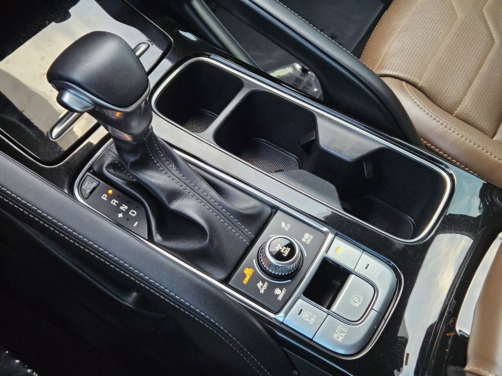 Used 2022 Kia Telluride SX w/ SX Prestige Package image 18