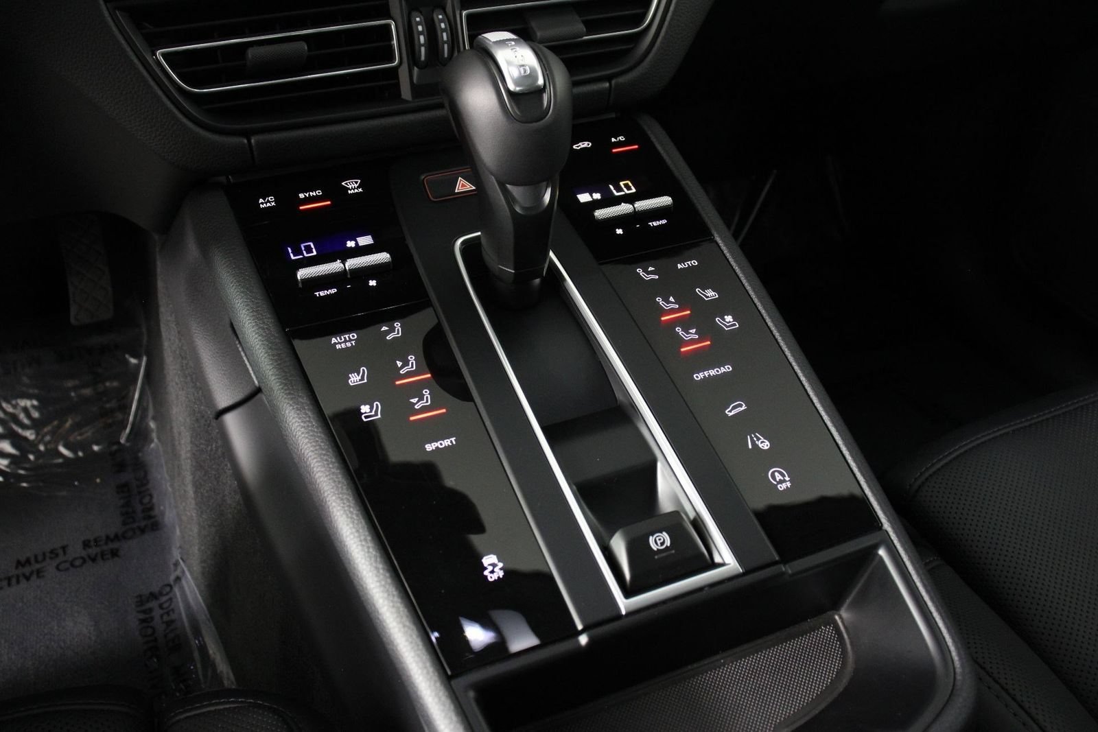 Certified 2026 Porsche Macan AWD/4WD image 18