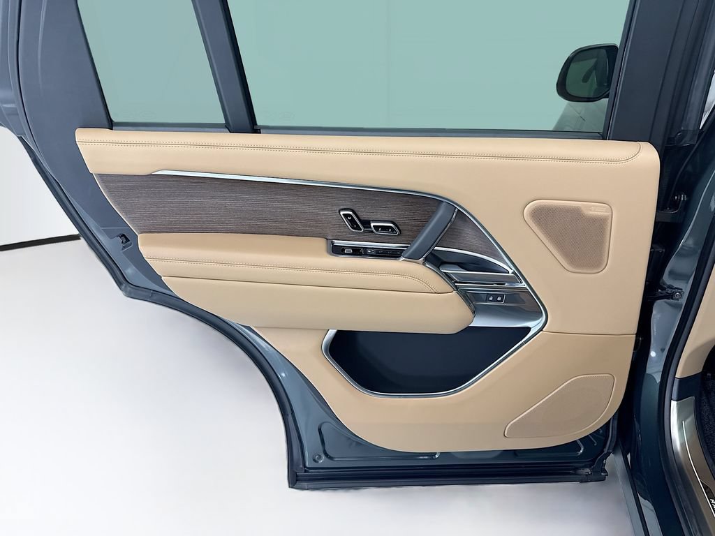 New 2026 Land Rover Range Rover Long Wheelbase SE AWD/4WD image 26
