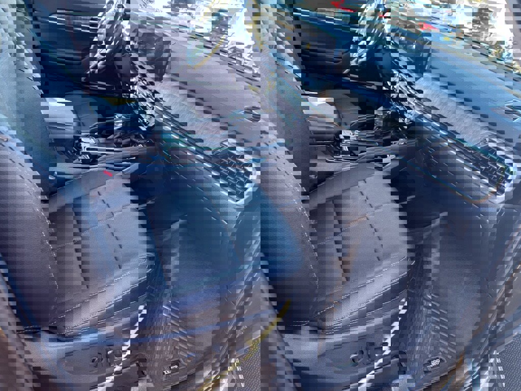 Used 2025 Kia Telluride EX w/ EX Captain's Chair Package image 21