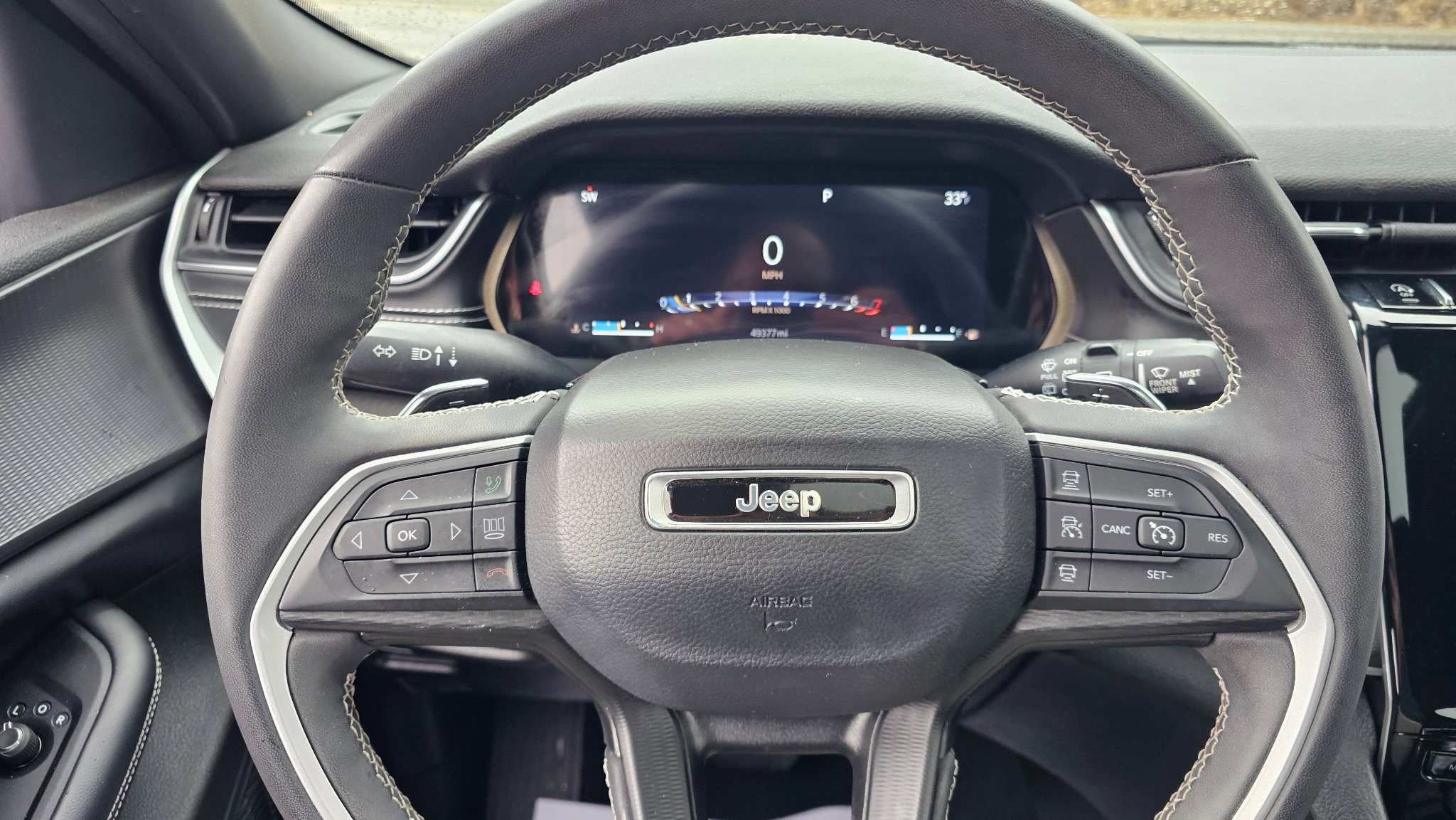 Used 2023 Jeep Grand Cherokee L Laredo image 32