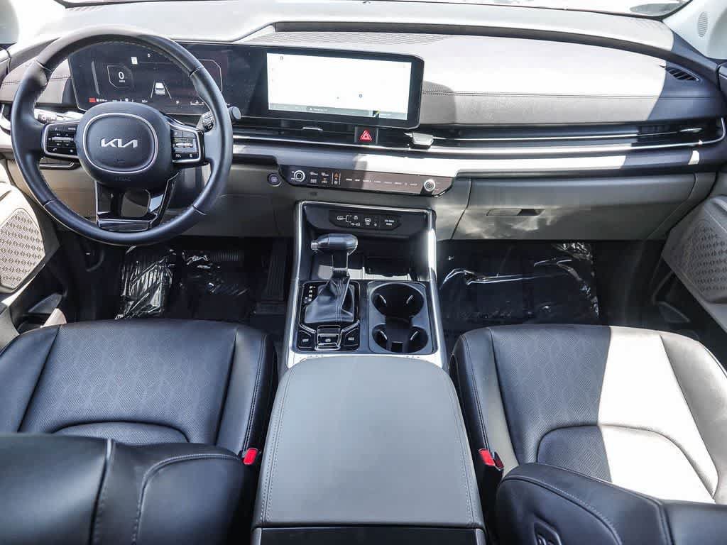Certified 2025 Kia Carnival SX FWD image 11