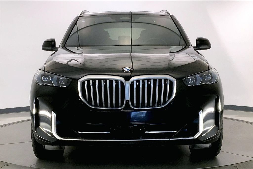 Certified 2026 BMW X5 xDrive40i w/ Premium Package AWD/4WD image 2