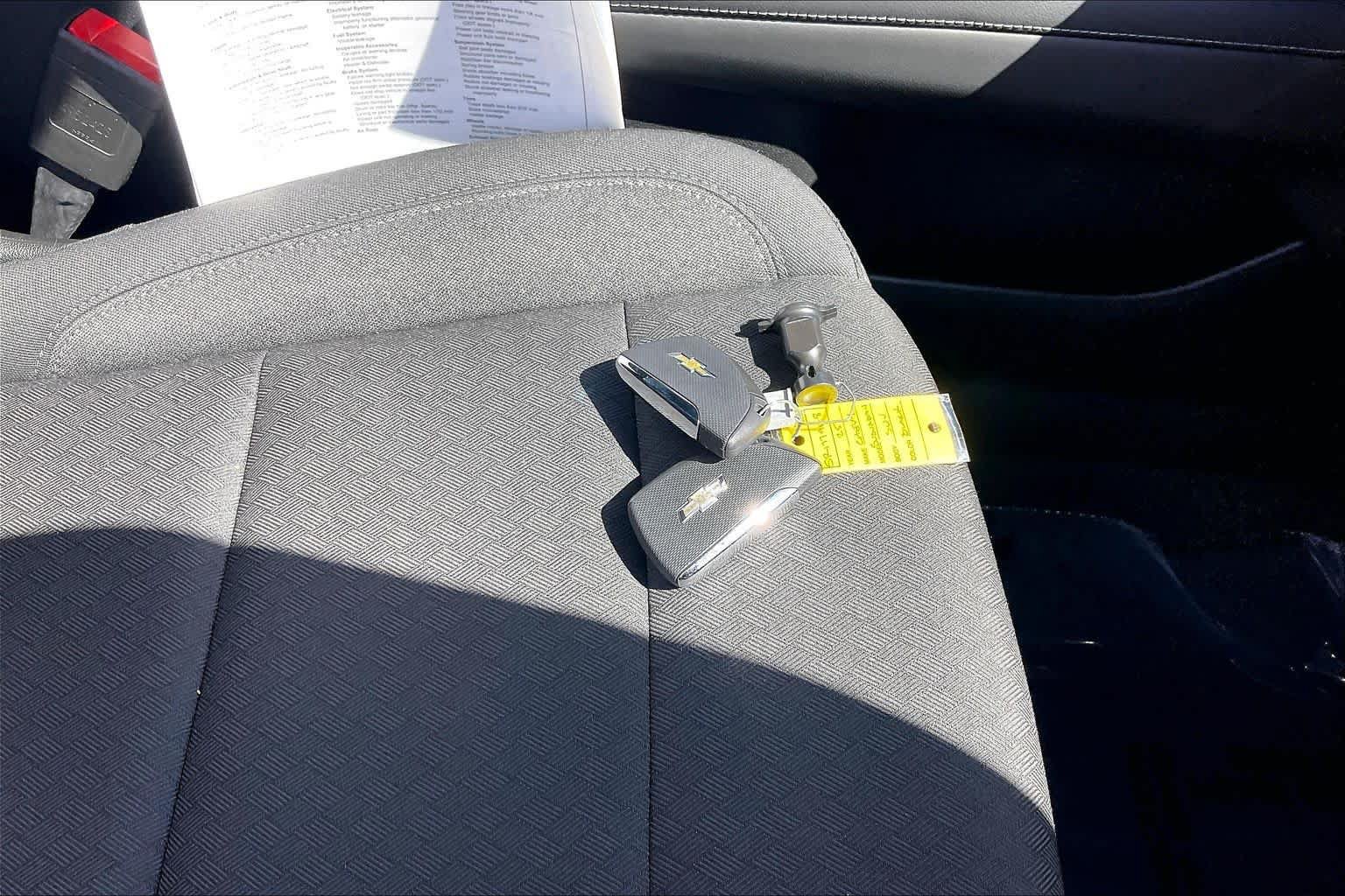 Used 2025 Chevrolet Suburban LS RWD image 13