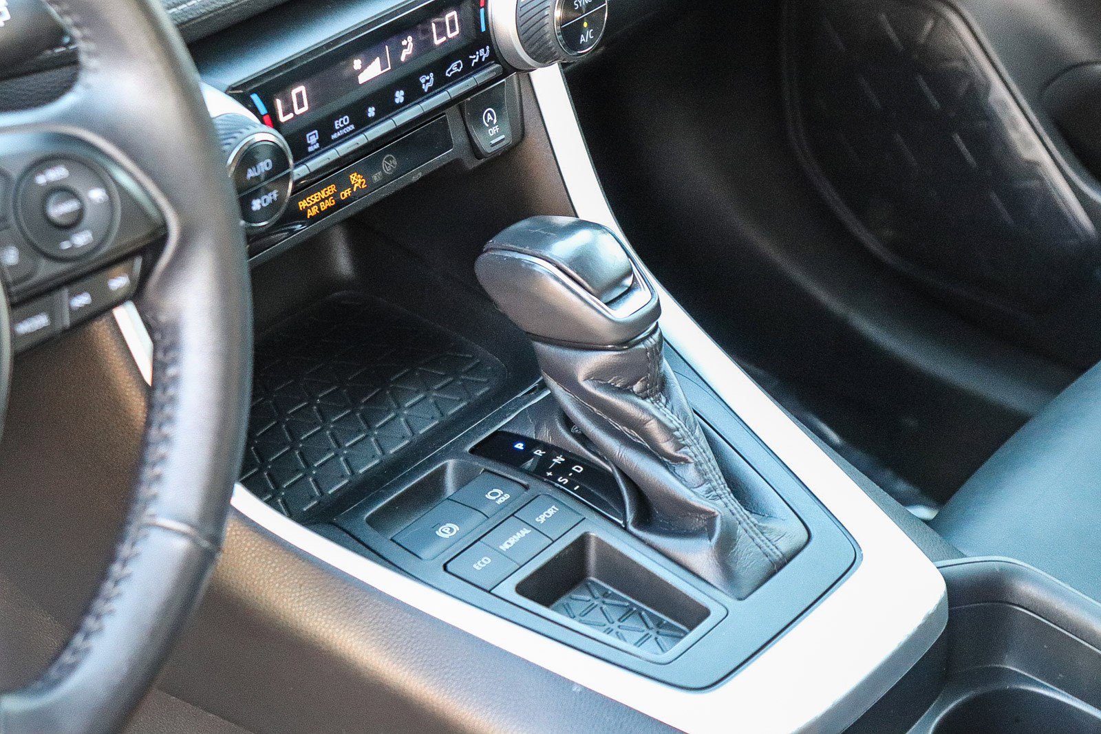 Used 2021 Toyota RAV4 XLE Premium image 21