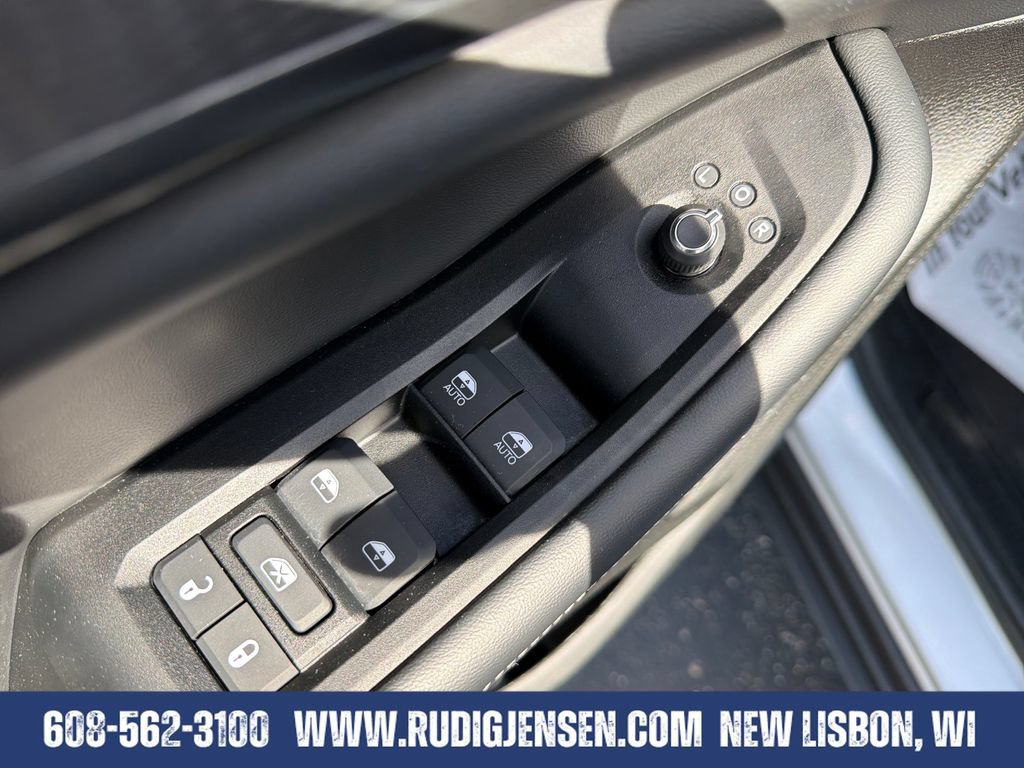 Used 2025 Jeep Grand Cherokee Altitude AWD/4WD image 11
