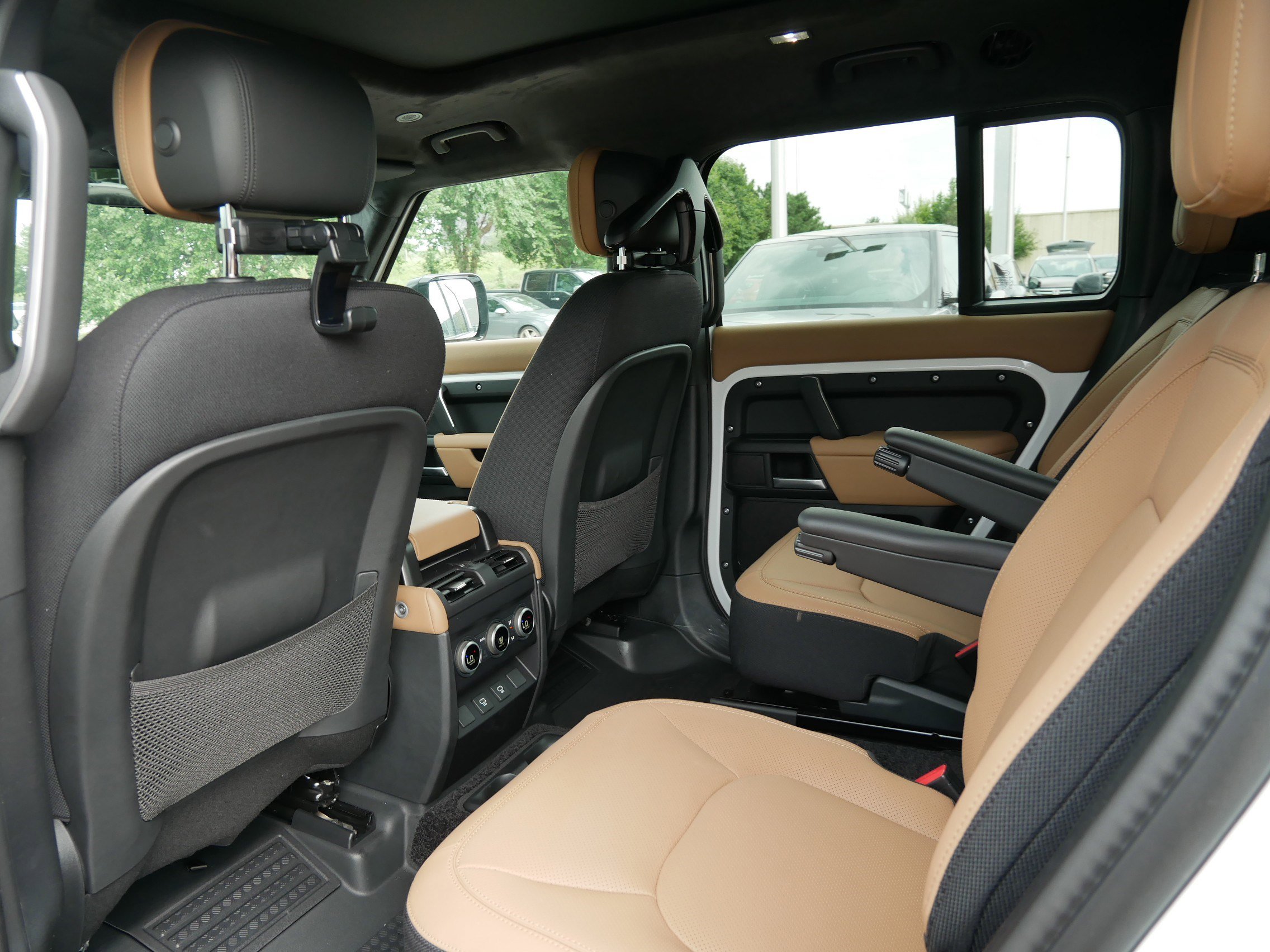 New 2025 Land Rover Defender 130 V8 image 7