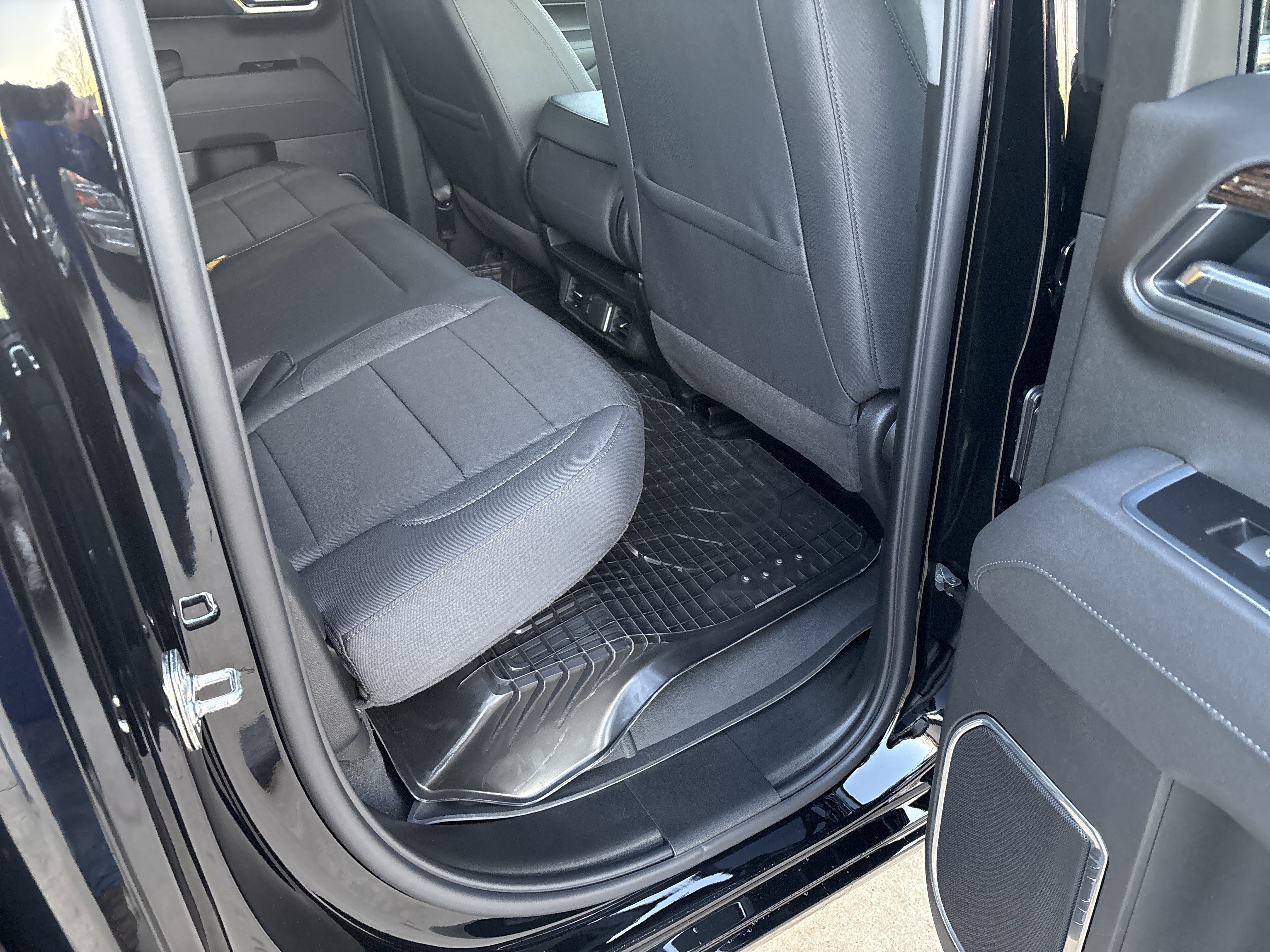 New 2026 GMC Sierra 1500 SLE image 17