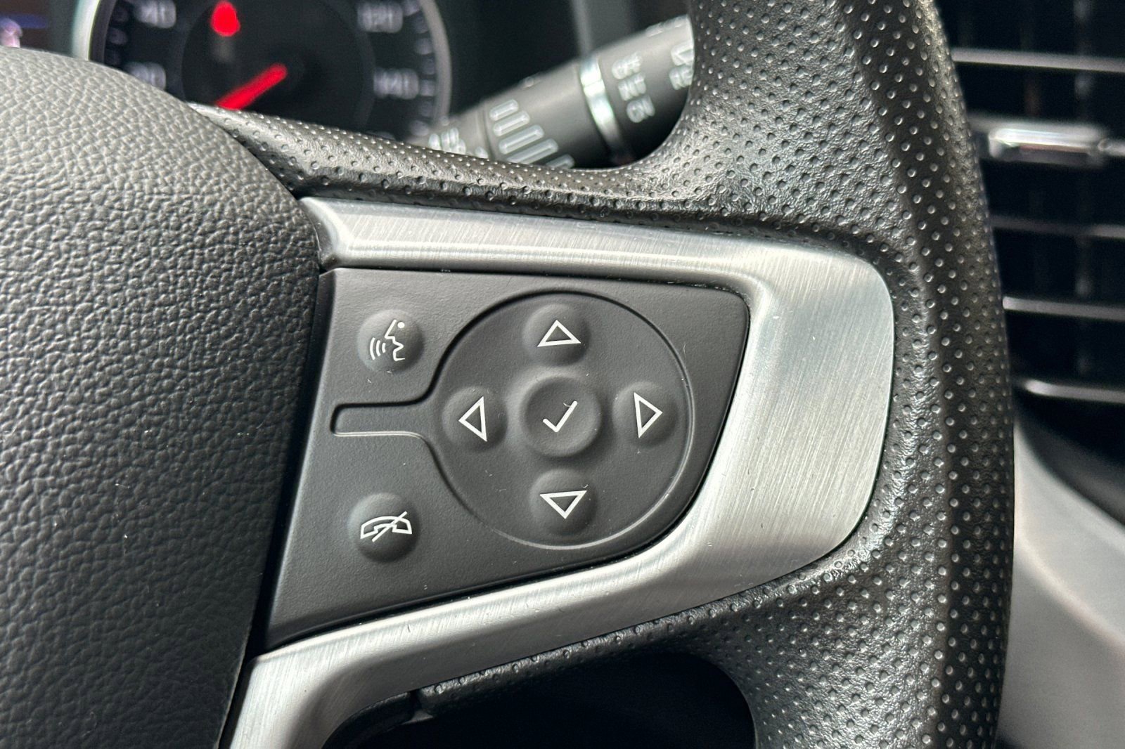 Certified 2022 GMC Acadia SLE image 33