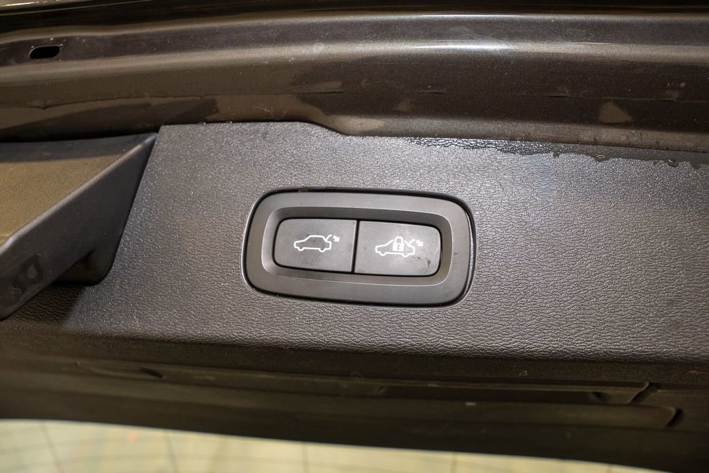 Used 2019 Volvo V60 T5 Momentum image 6