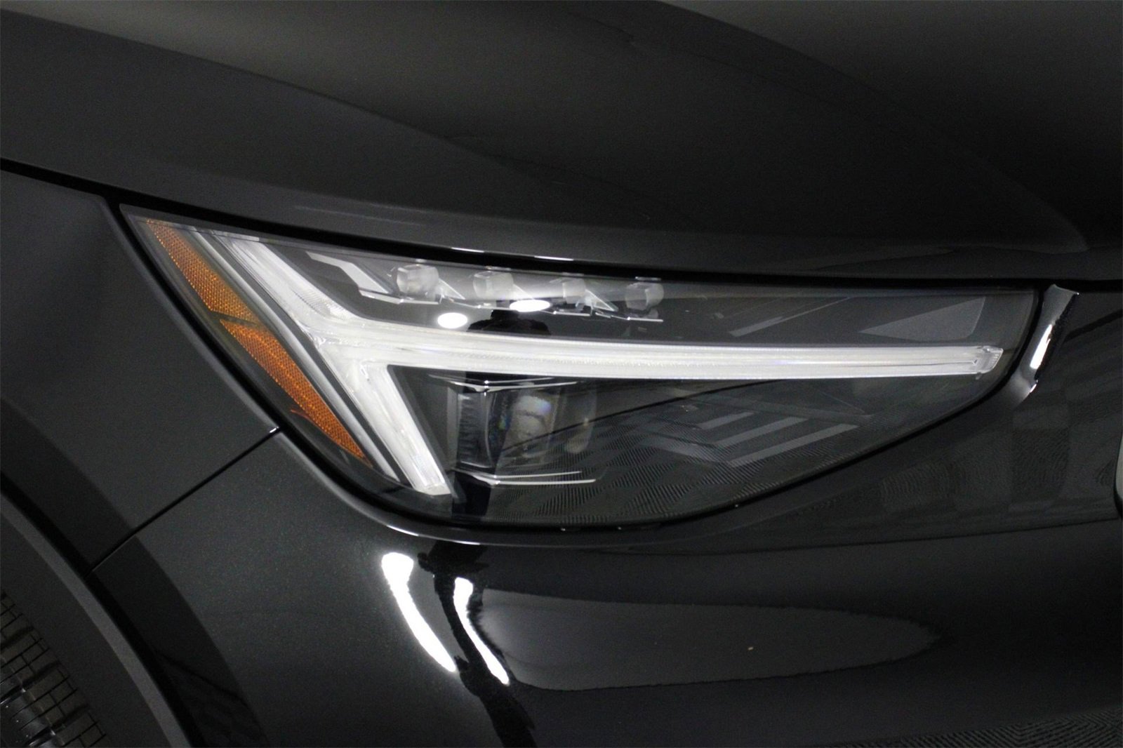 New 2025 Volvo XC40 B5 Ultra image 14