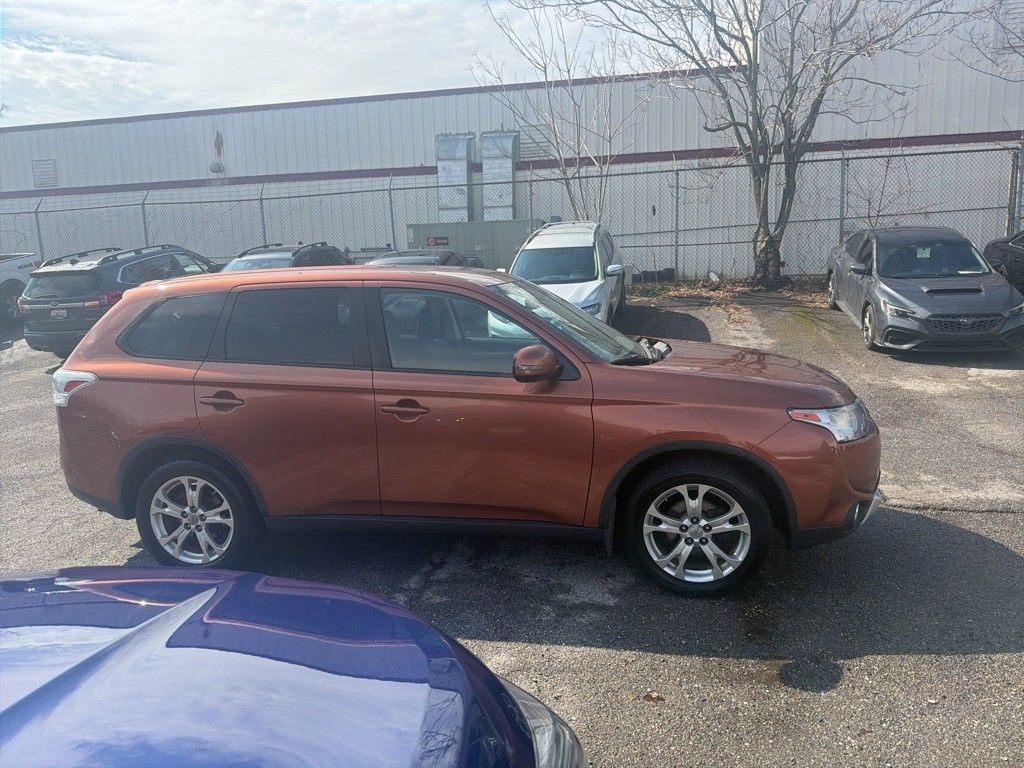Used 2015 Mitsubishi Outlander SE image 14
