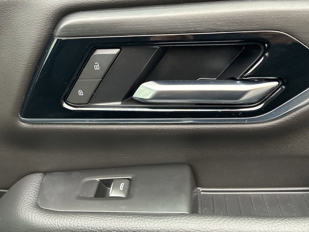 Used 2025 GMC Yukon Denali image 42