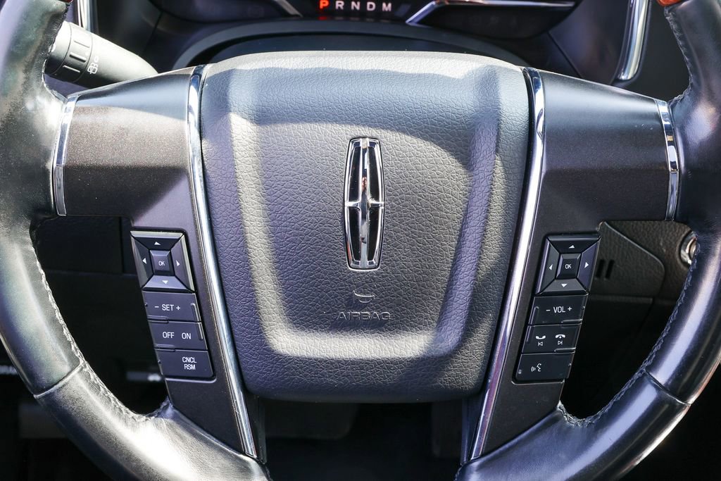 Used 2017 Lincoln Navigator Select image 9