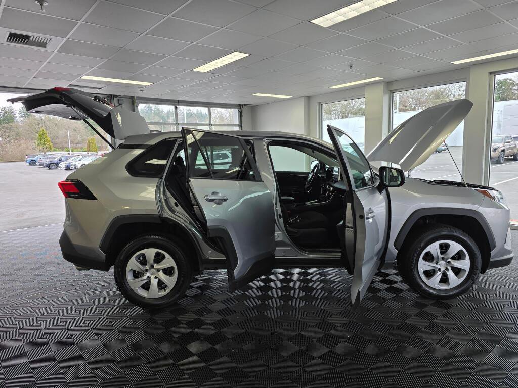 Used 2025 Toyota RAV4 LE image 17
