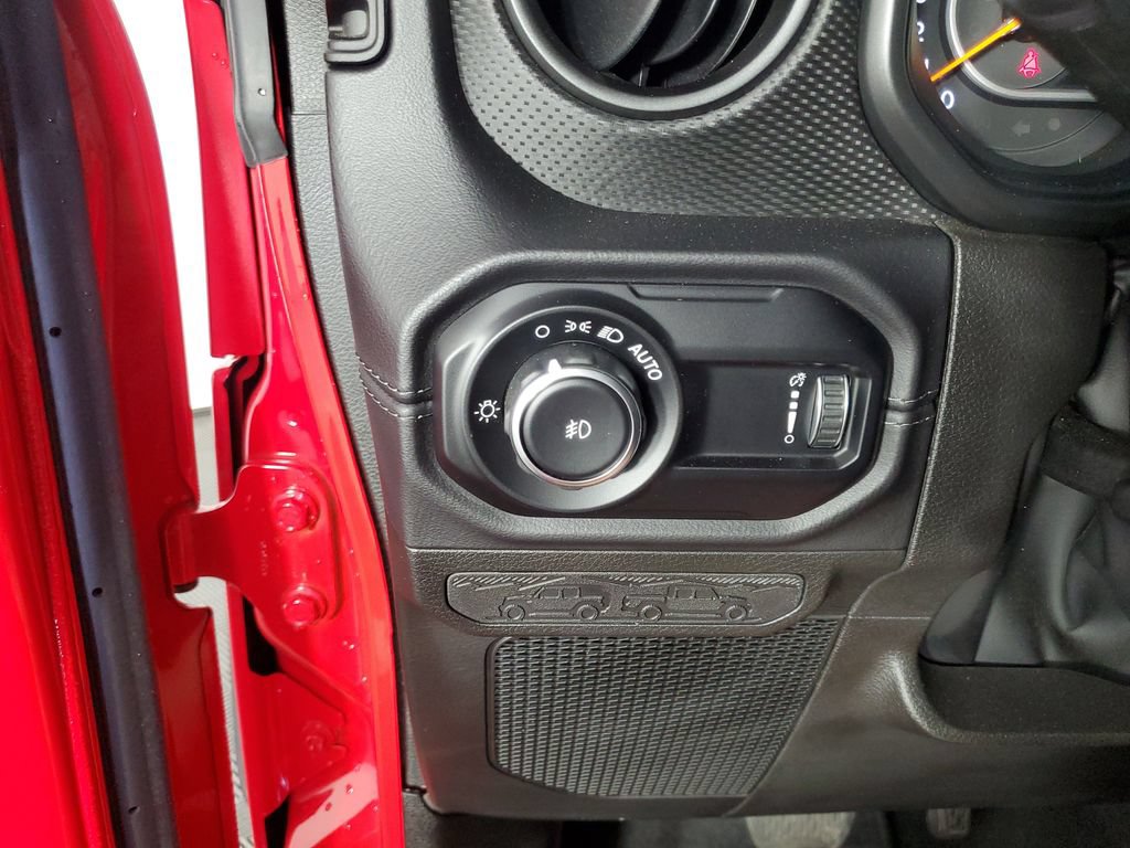 Used 2025 Jeep Wrangler Unlimited Rubicon AWD/4WD image 28
