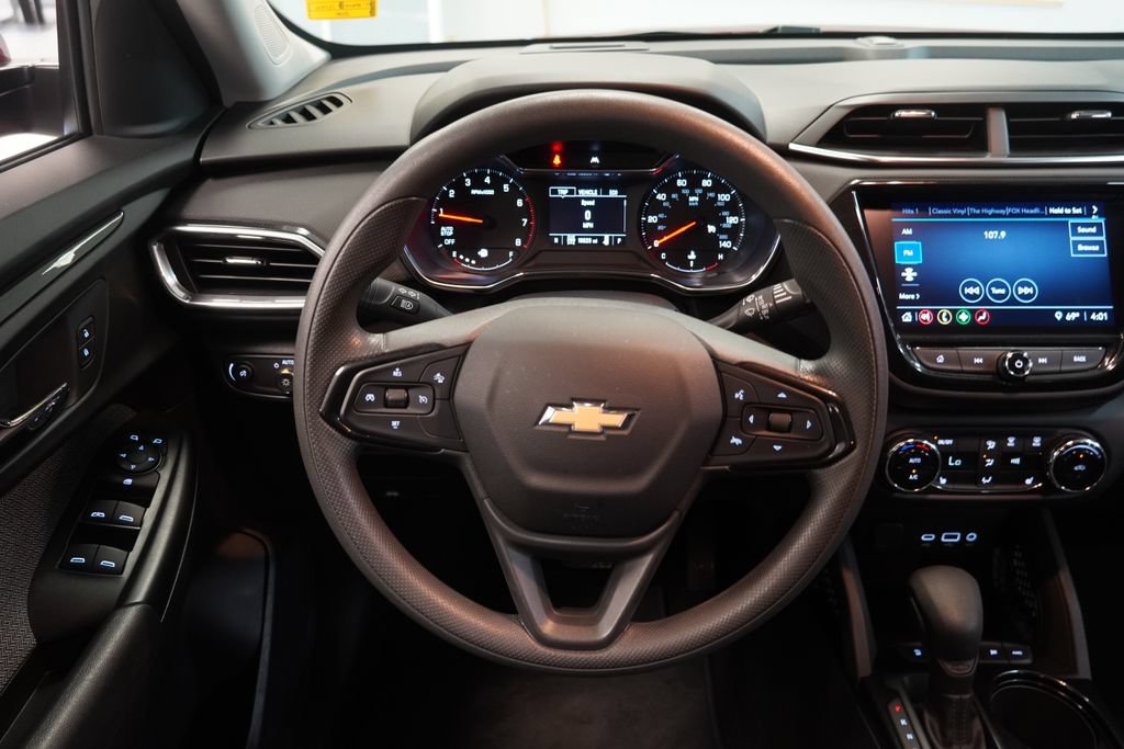 Certified 2023 Chevrolet TrailBlazer LT w/ LPO, Blackout Package AWD/4WD image 10