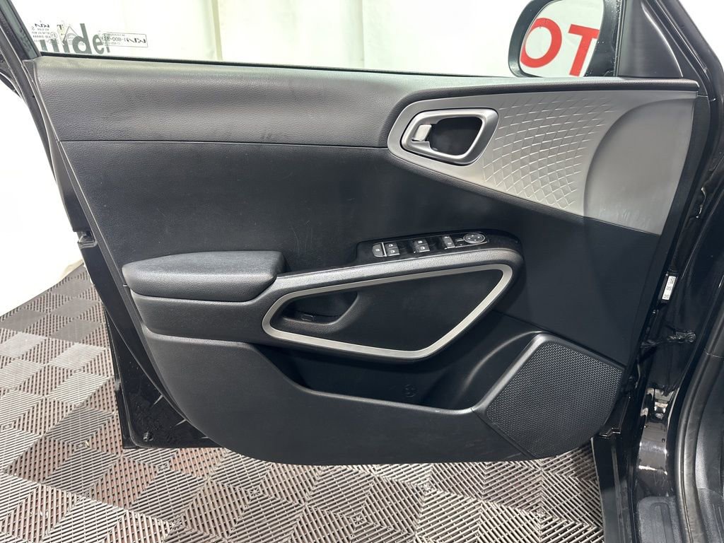 Used 2022 Kia Soul LX w/ Technology Package image 23