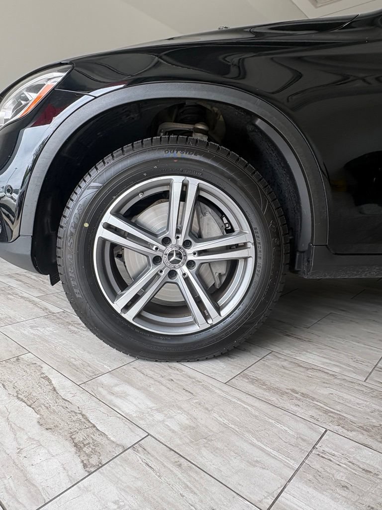 Used 2021 Mercedes-Benz GLC 300 4MATIC image 8