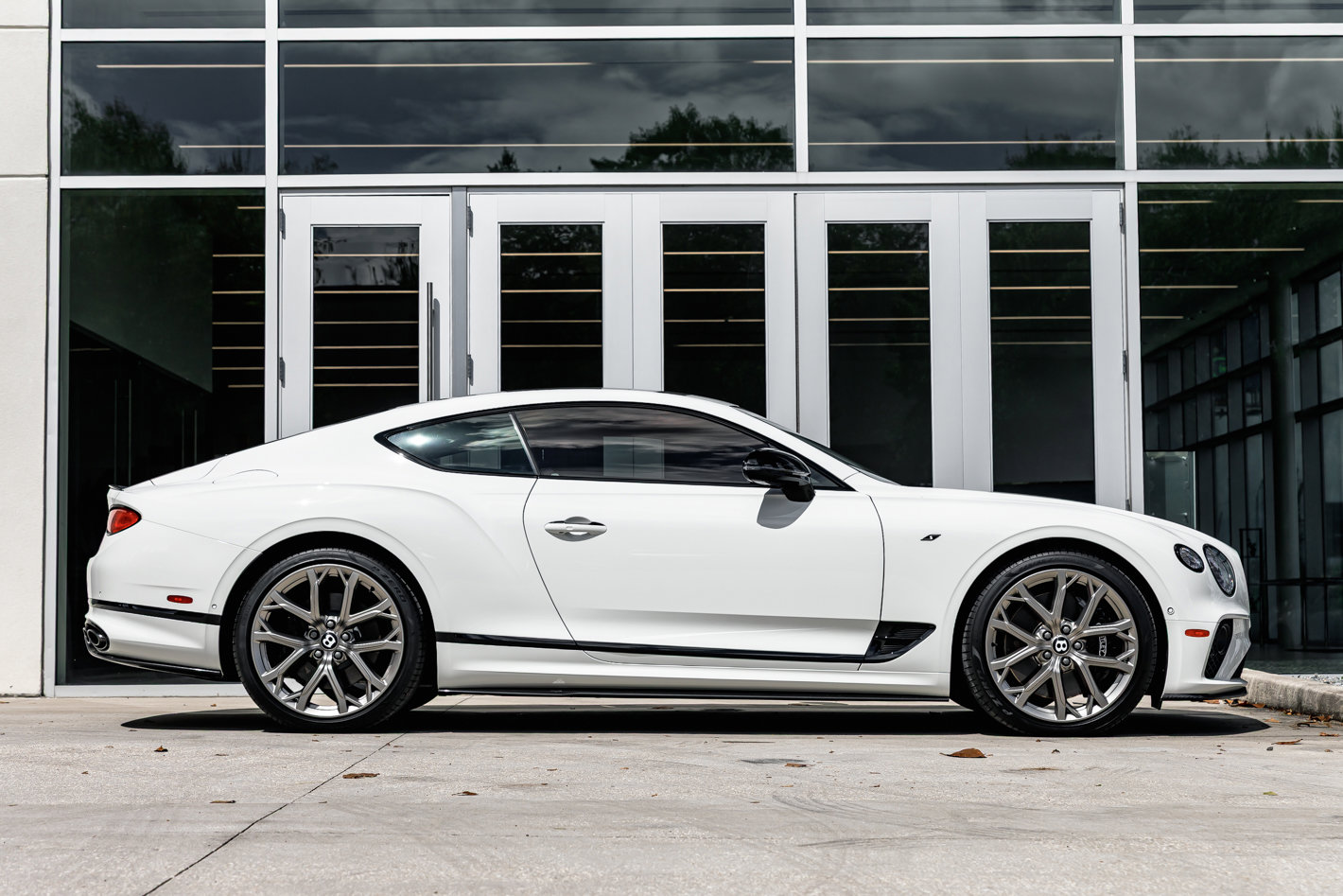 Used 2024 Bentley Continental GT V8 image 4