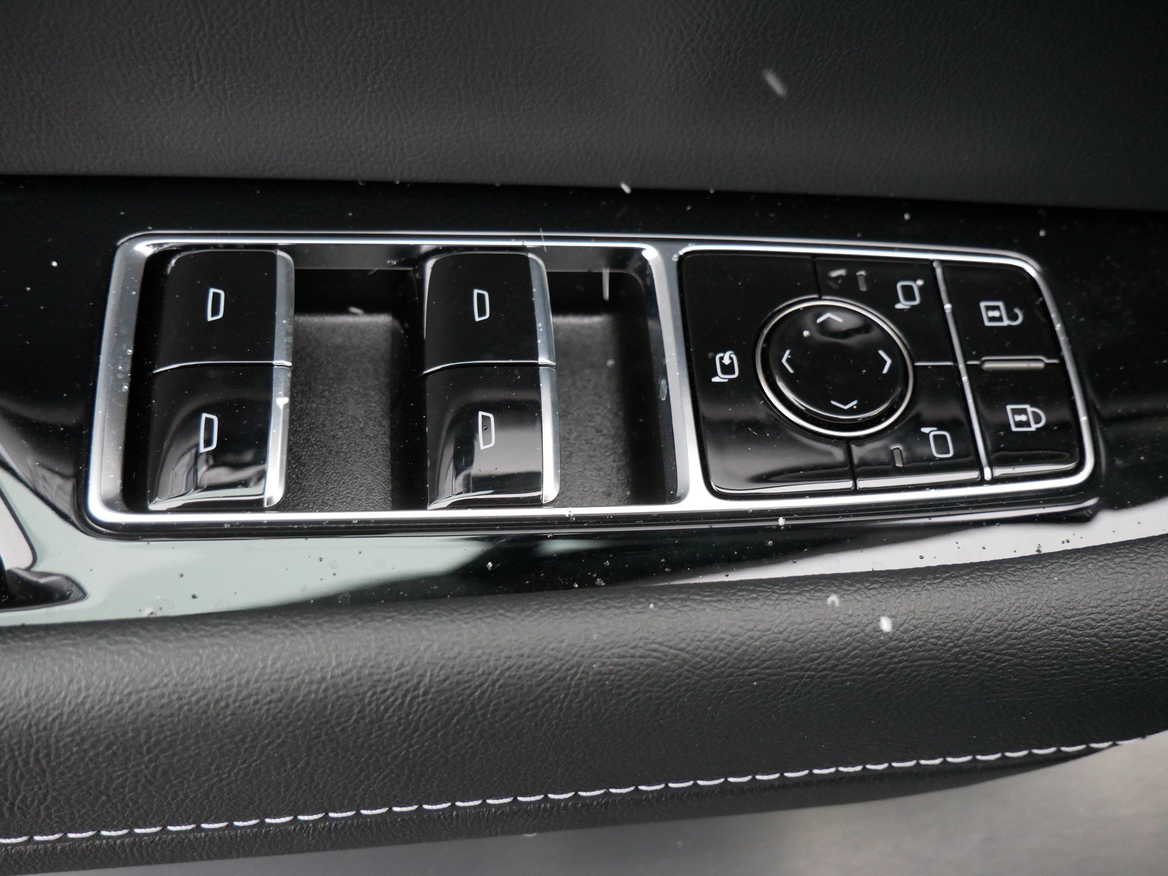 Used 2026 Cadillac Vistiq Luxury w/ LPO, Floor Liner Package AWD/4WD image 18