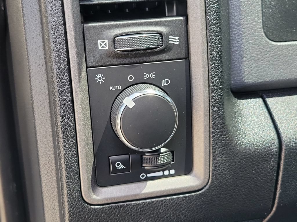 Used 2014 RAM 2500 Tradesman w/ Chrome Appearance Group AWD/4WD image 19