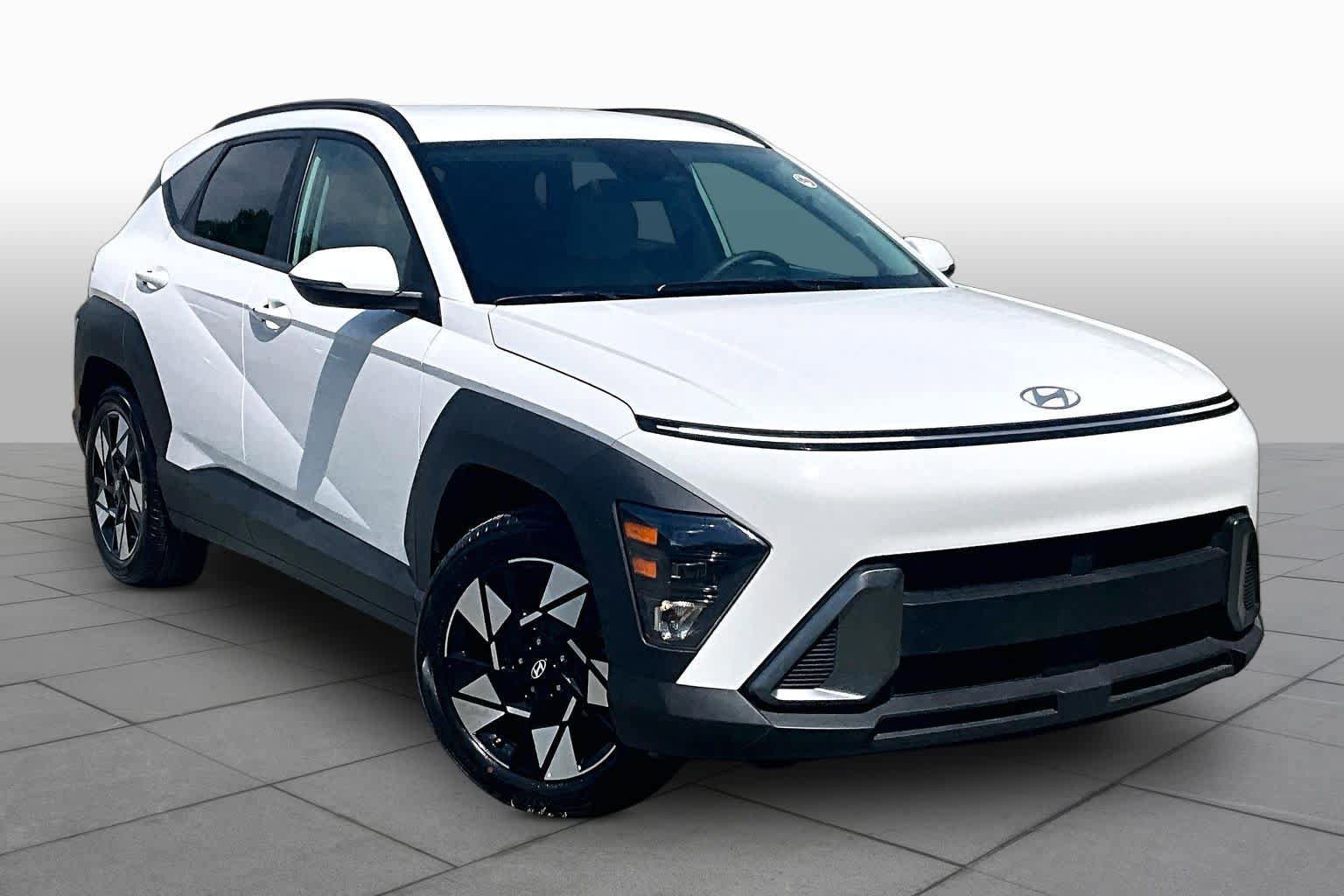 Used 2025 Hyundai Kona SEL FWD image 3