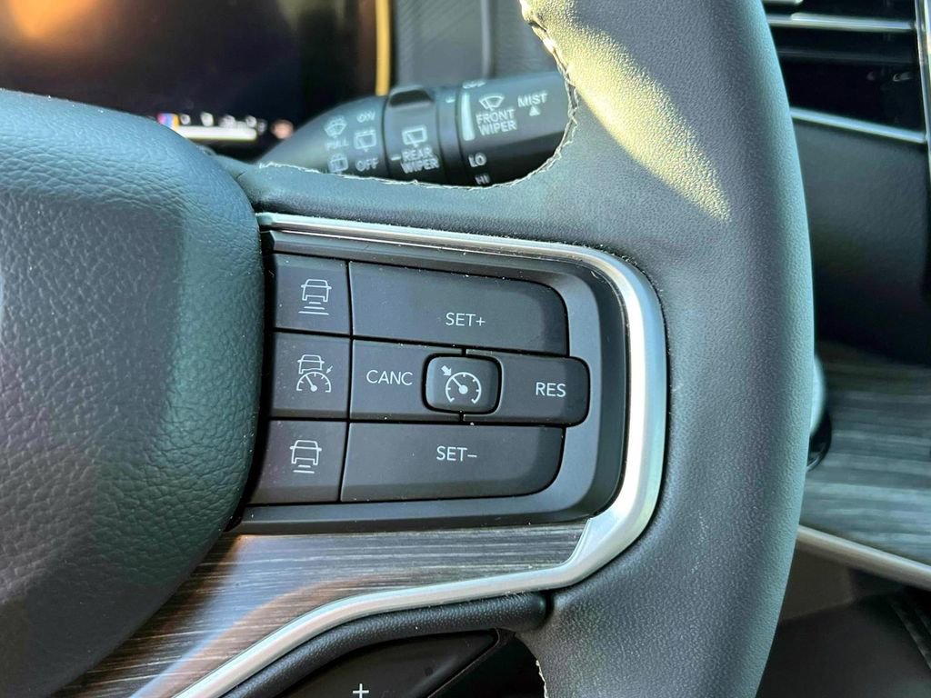 Used 2024 Jeep Wagoneer L Series II w/ Premium Group I image 23