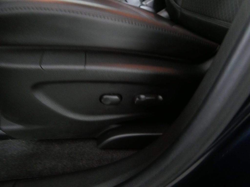 Used 2022 Buick Encore Preferred w/ Safety Package FWD image 17