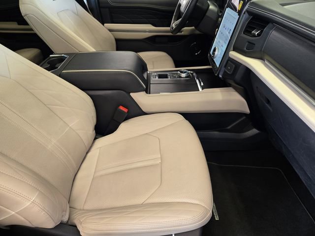 Certified 2023 Ford Expedition Platinum RWD image 16