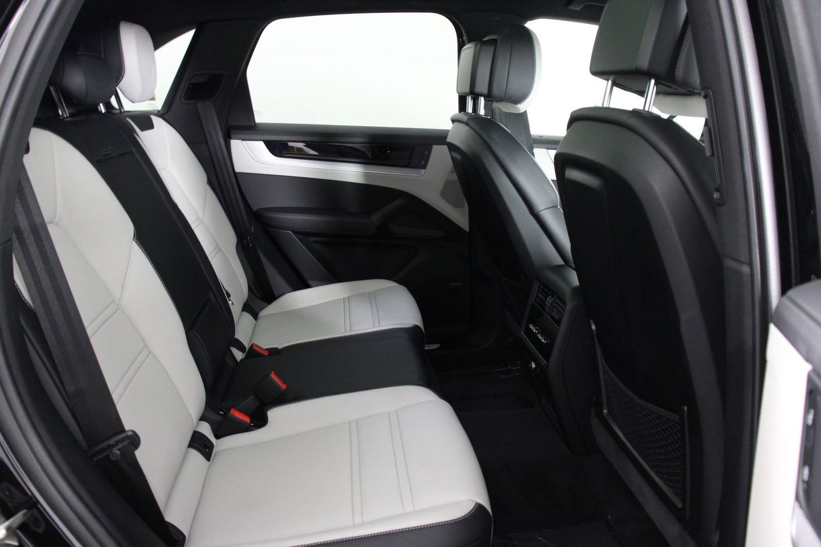 Certified 2025 Porsche Cayenne E-Hybrid image 32