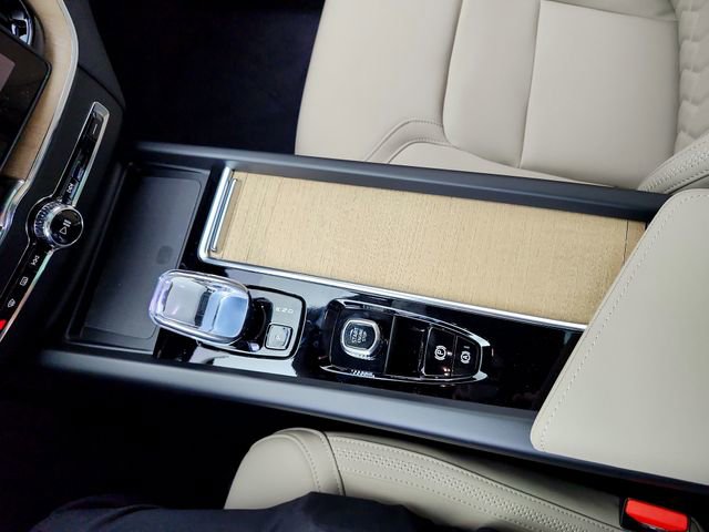 New 2026 Volvo XC60 B5 Plus w/ Climate Package PRO AWD/4WD image 26