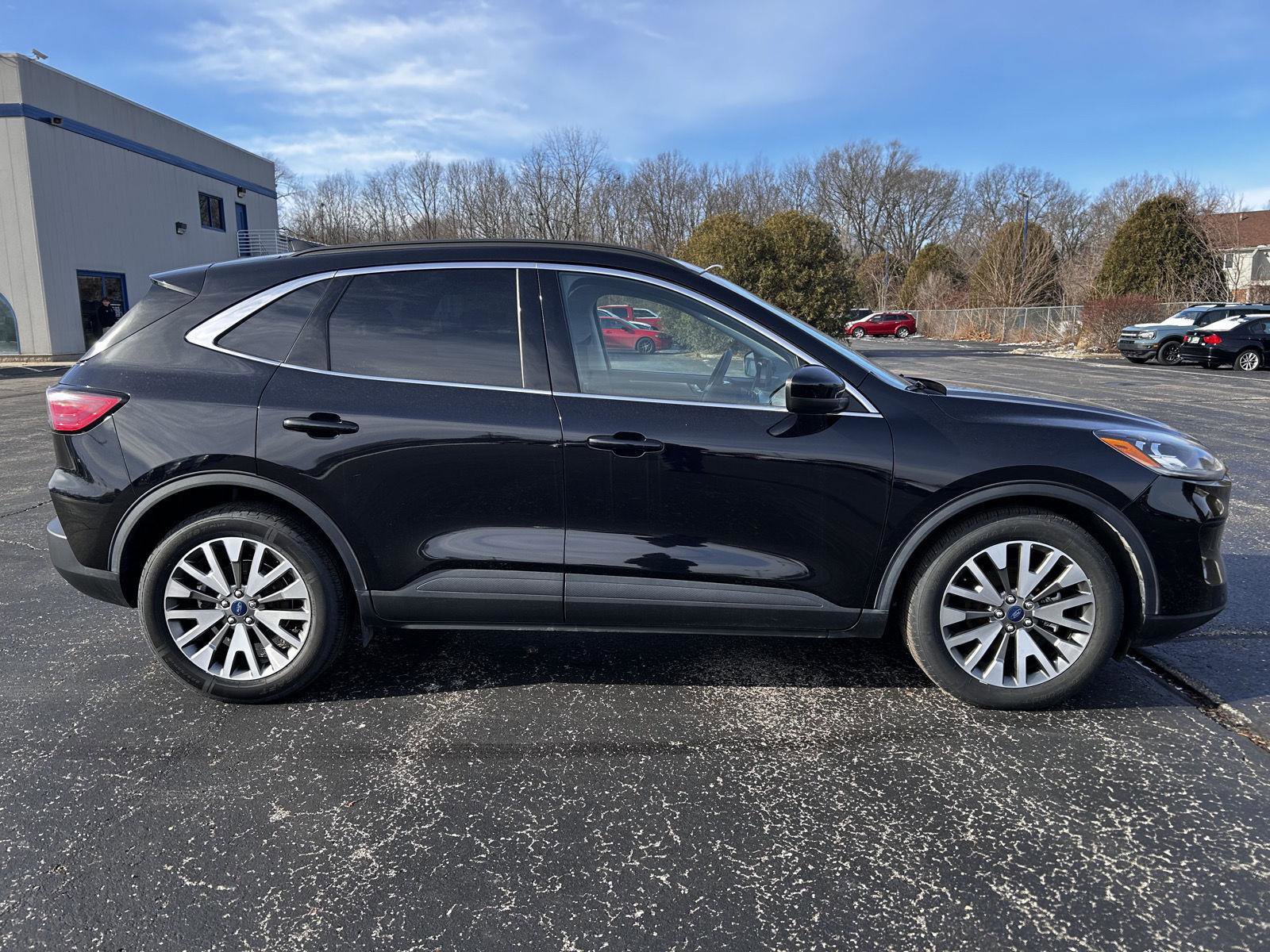 Used 2022 Ford Escape Titanium image 4