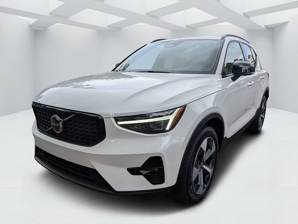Certified 2026 Volvo XC40 B5 Plus AWD/4WD image 7
