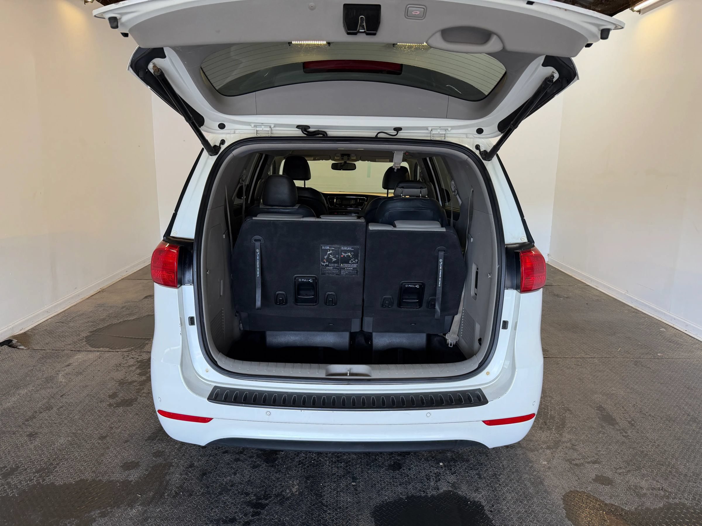 Used 2016 Kia Sedona EX FWD image 44