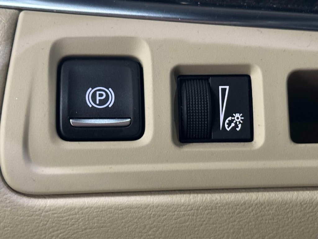 Used 2018 Cadillac XT5 FWD image 22