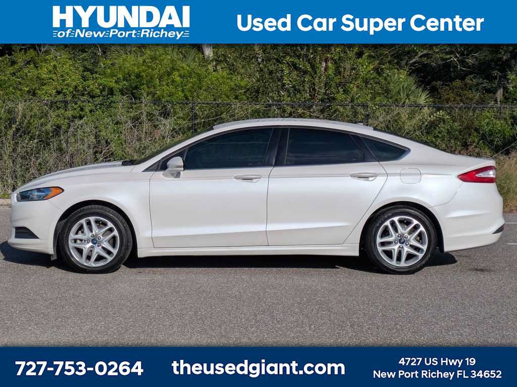 Used 2014 Ford Fusion SE FWD image 2