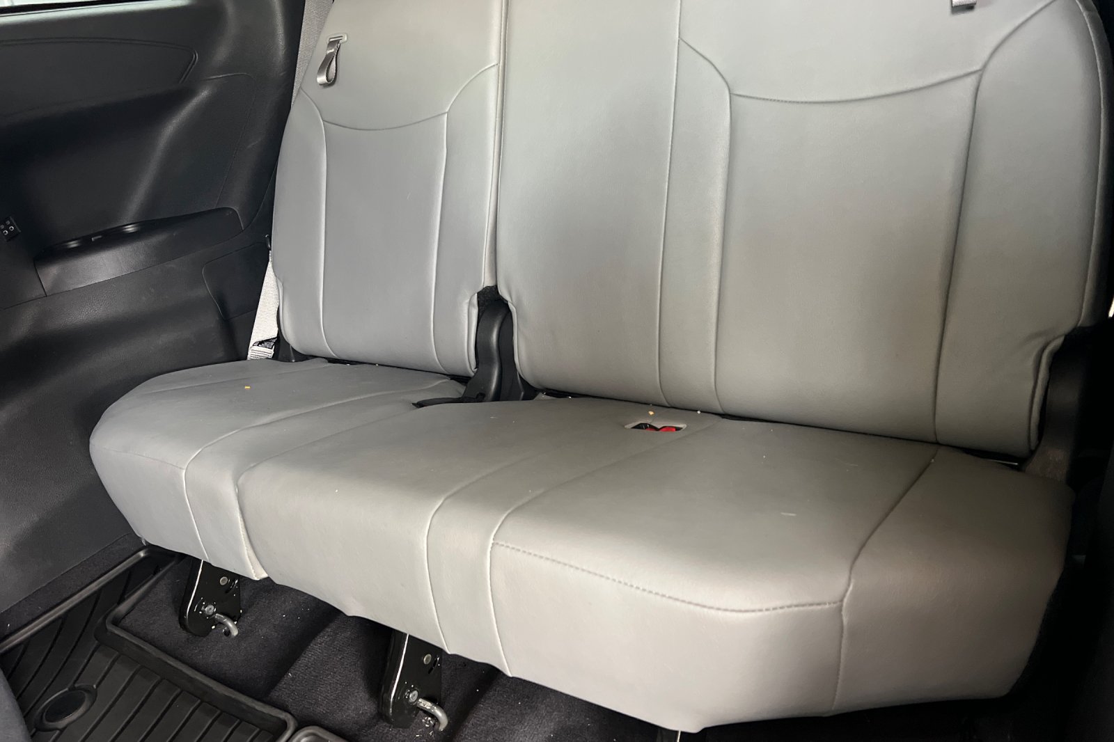 Certified 2025 Toyota Sienna XLE FWD image 15