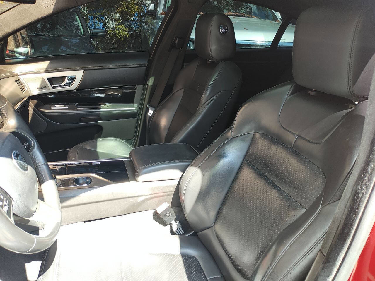 Used 2014 Jaguar XF 3.0 RWD image 32